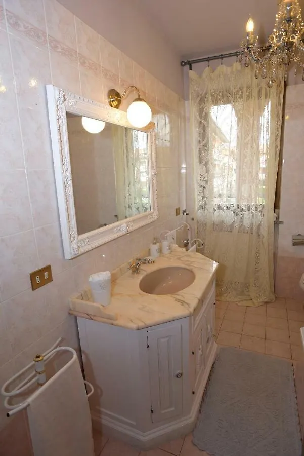 Fiorenza House Luisago 0*,